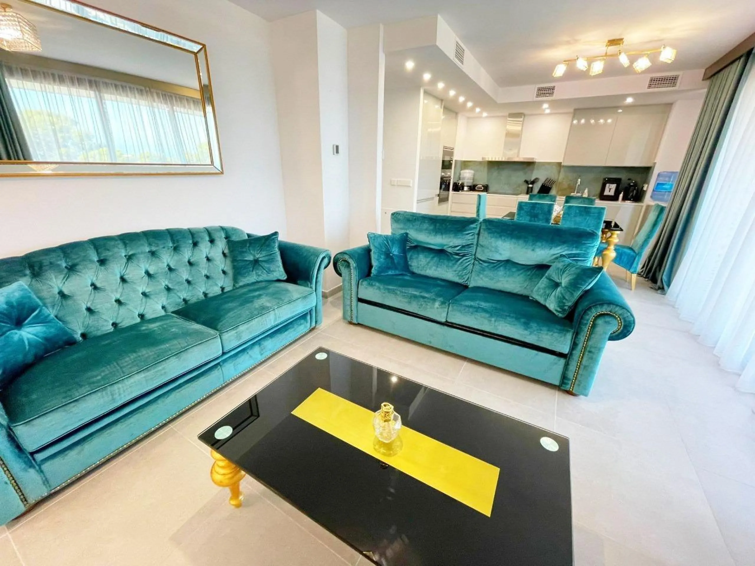 Modernos apartamentos nuevos en la orilla del mar Mediterráneo 🏖️