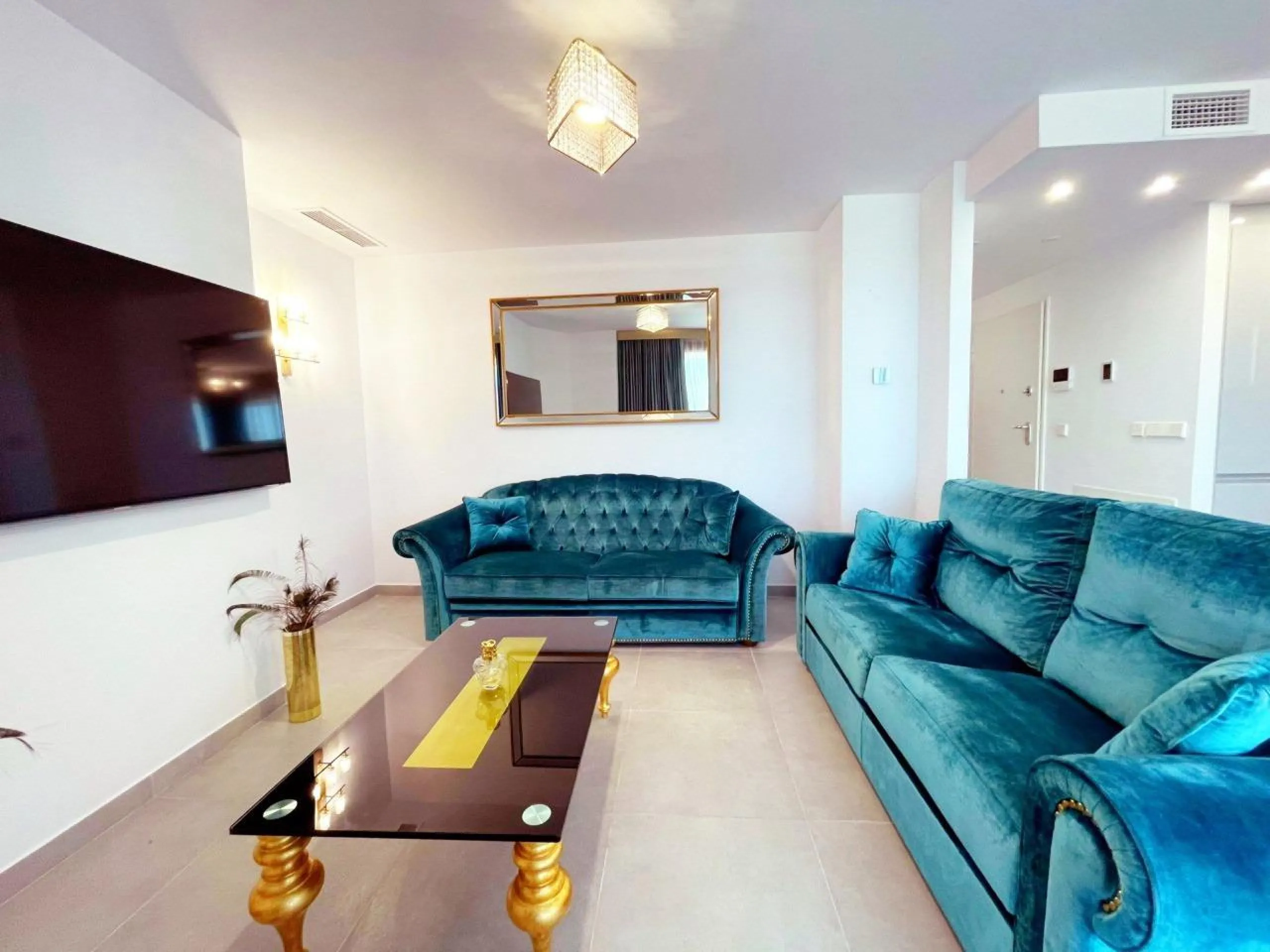 Modernos apartamentos nuevos en la orilla del mar Mediterráneo 🏖️