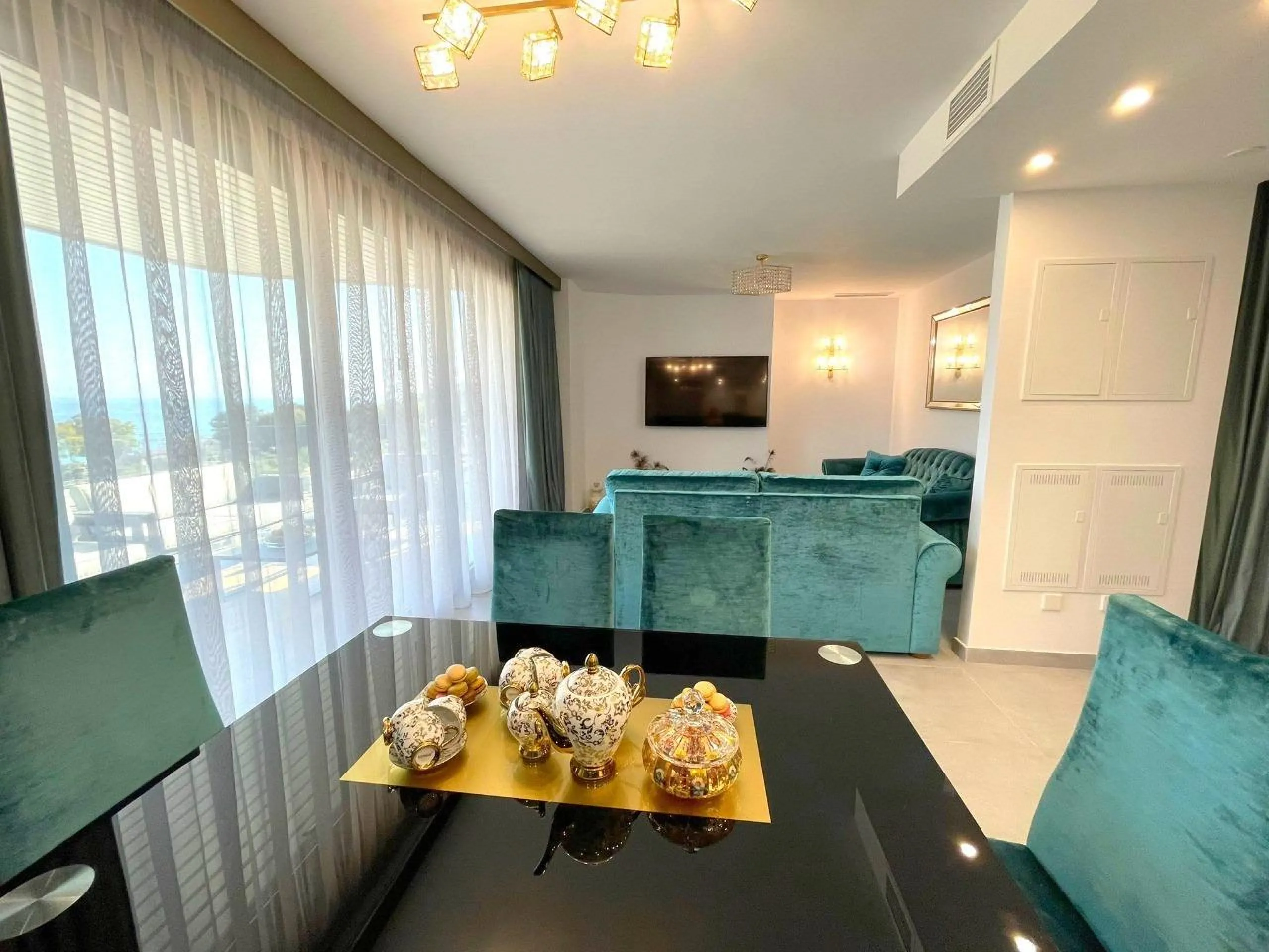Modernos apartamentos nuevos en la orilla del mar Mediterráneo 🏖️