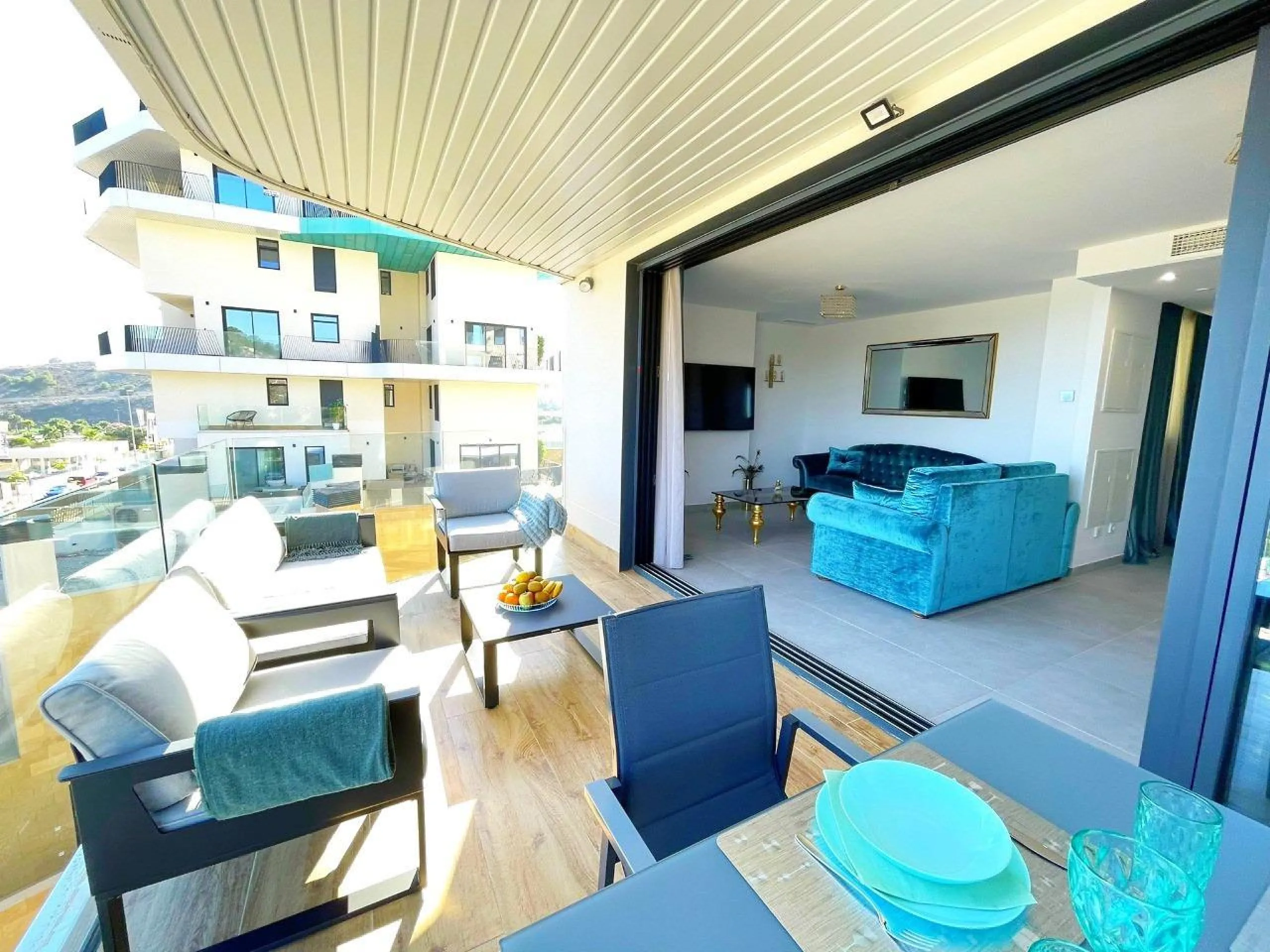 Modernos apartamentos nuevos en la orilla del mar Mediterráneo 🏖️