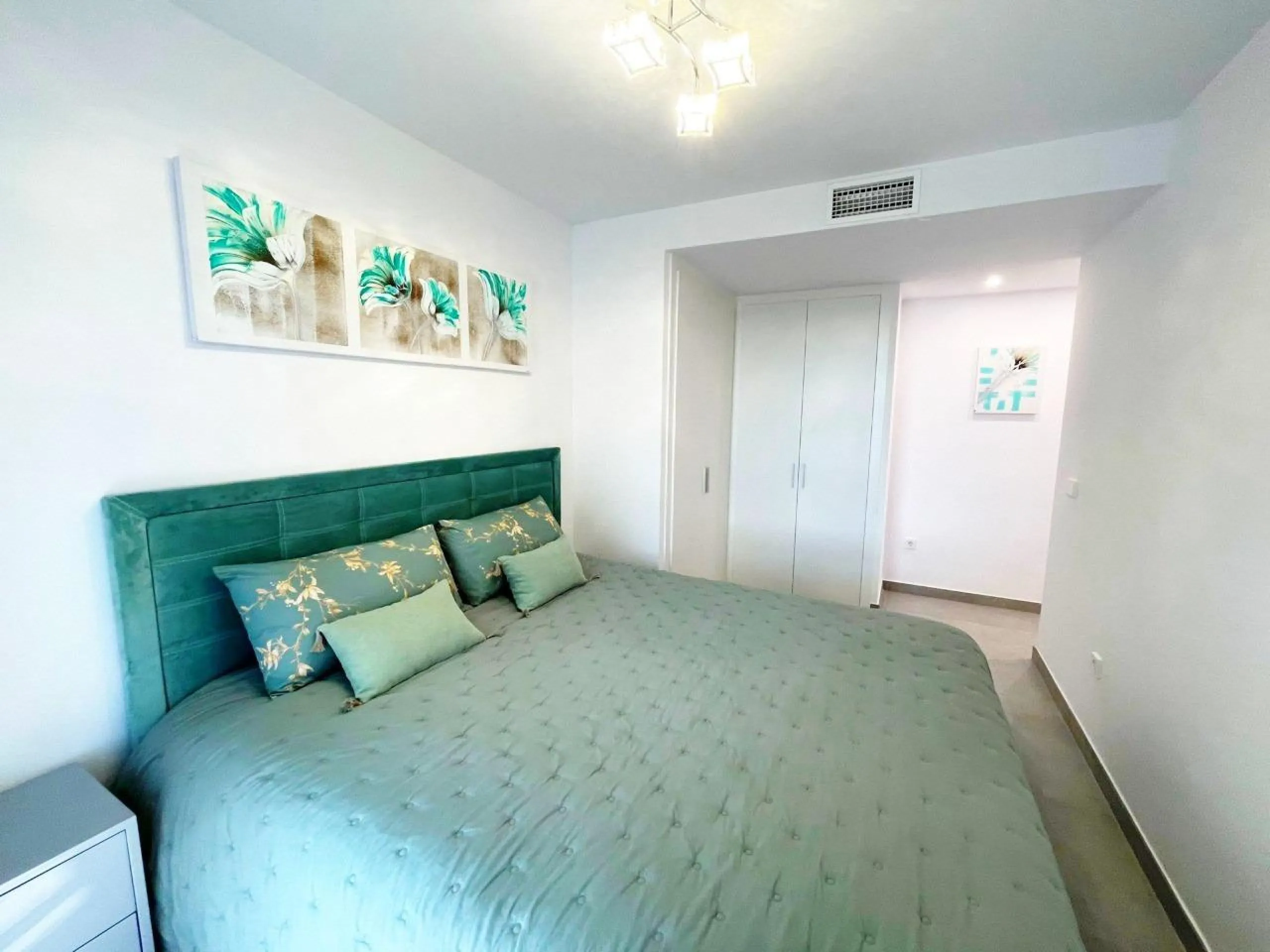 Modernos apartamentos nuevos en la orilla del mar Mediterráneo 🏖️