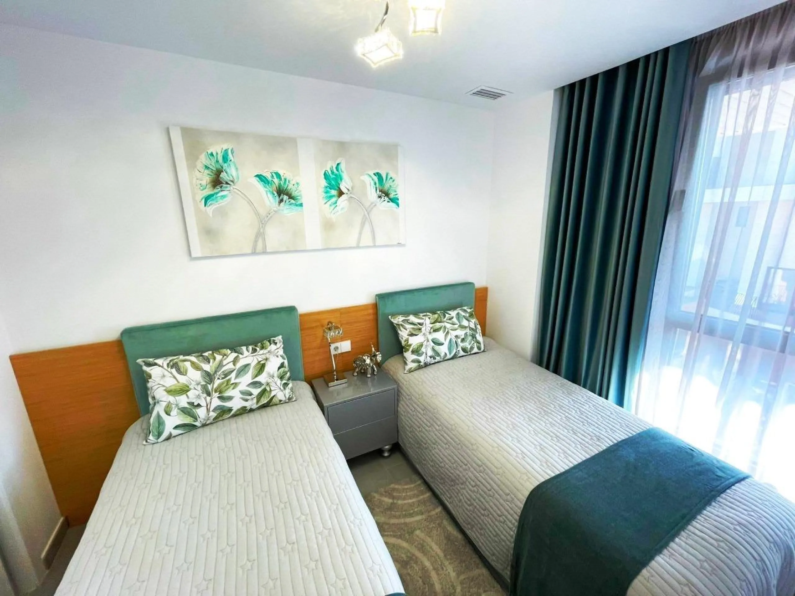 Modernos apartamentos nuevos en la orilla del mar Mediterráneo 🏖️