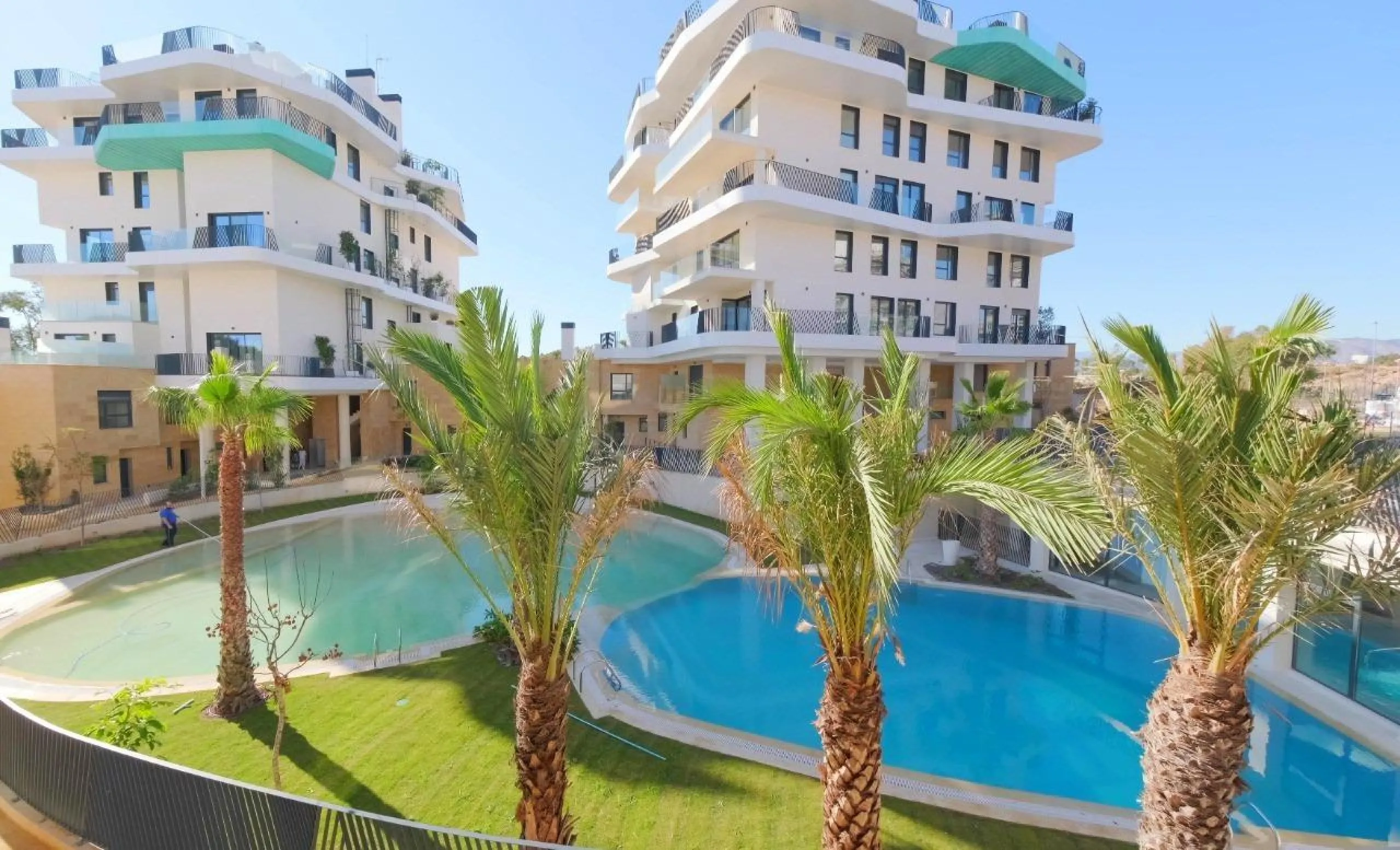 Modernos apartamentos nuevos en la orilla del mar Mediterráneo 🏖️