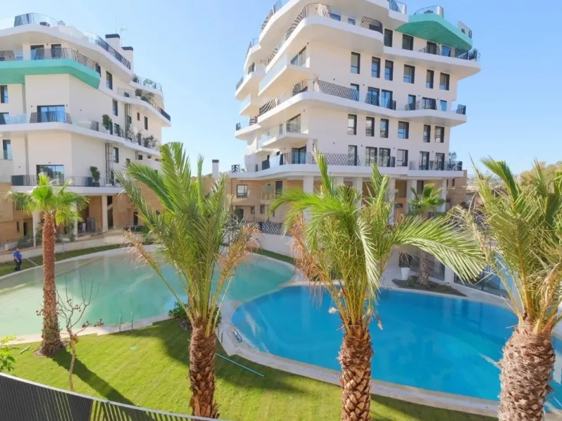 Modernos apartamentos nuevos en la orilla del mar Mediterráneo 🏖️