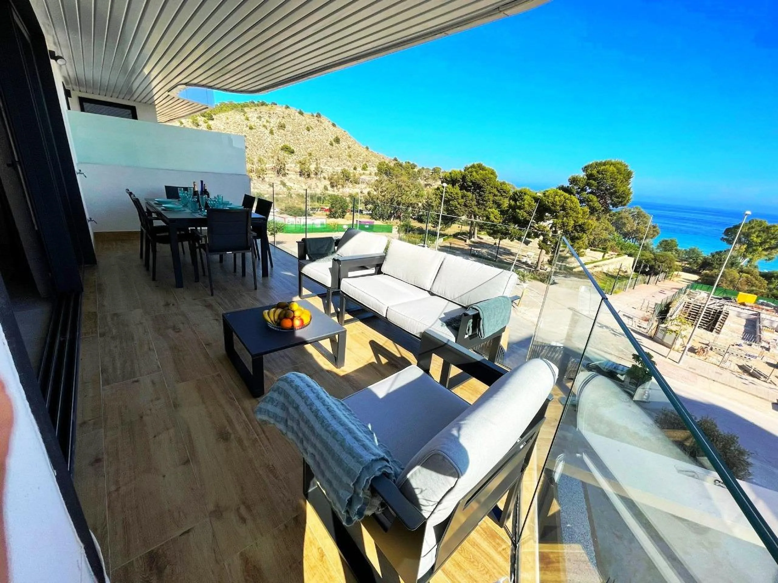 Modernos apartamentos nuevos en la orilla del mar Mediterráneo 🏖️