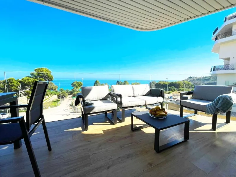 Modernos apartamentos nuevos en la orilla del mar Mediterráneo 🏖️