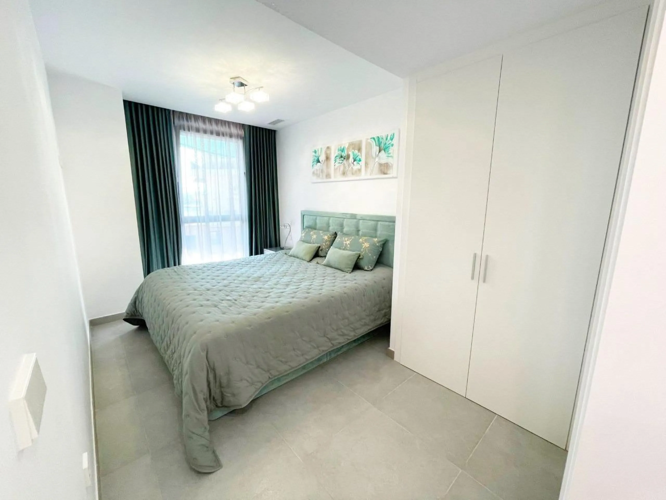 Modernos apartamentos nuevos en la orilla del mar Mediterráneo 🏖️