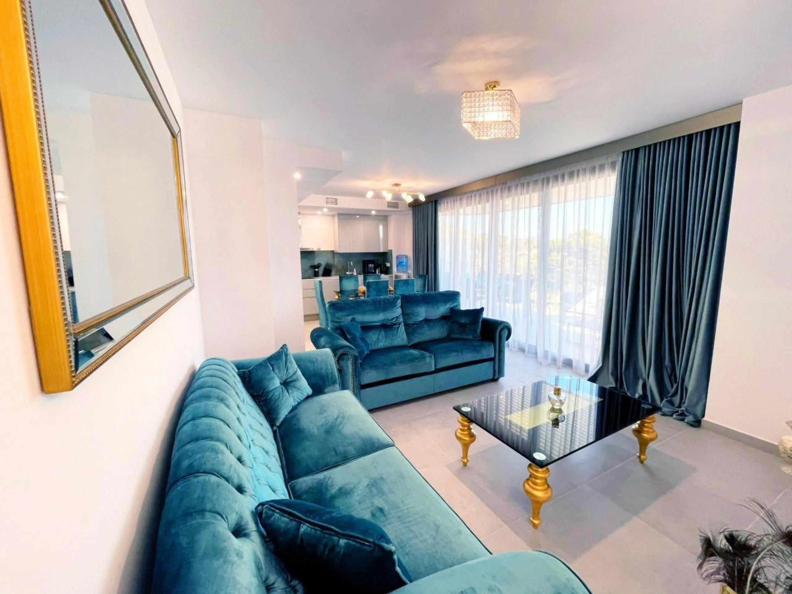 Modernos apartamentos nuevos en la orilla del mar Mediterráneo 🏖️