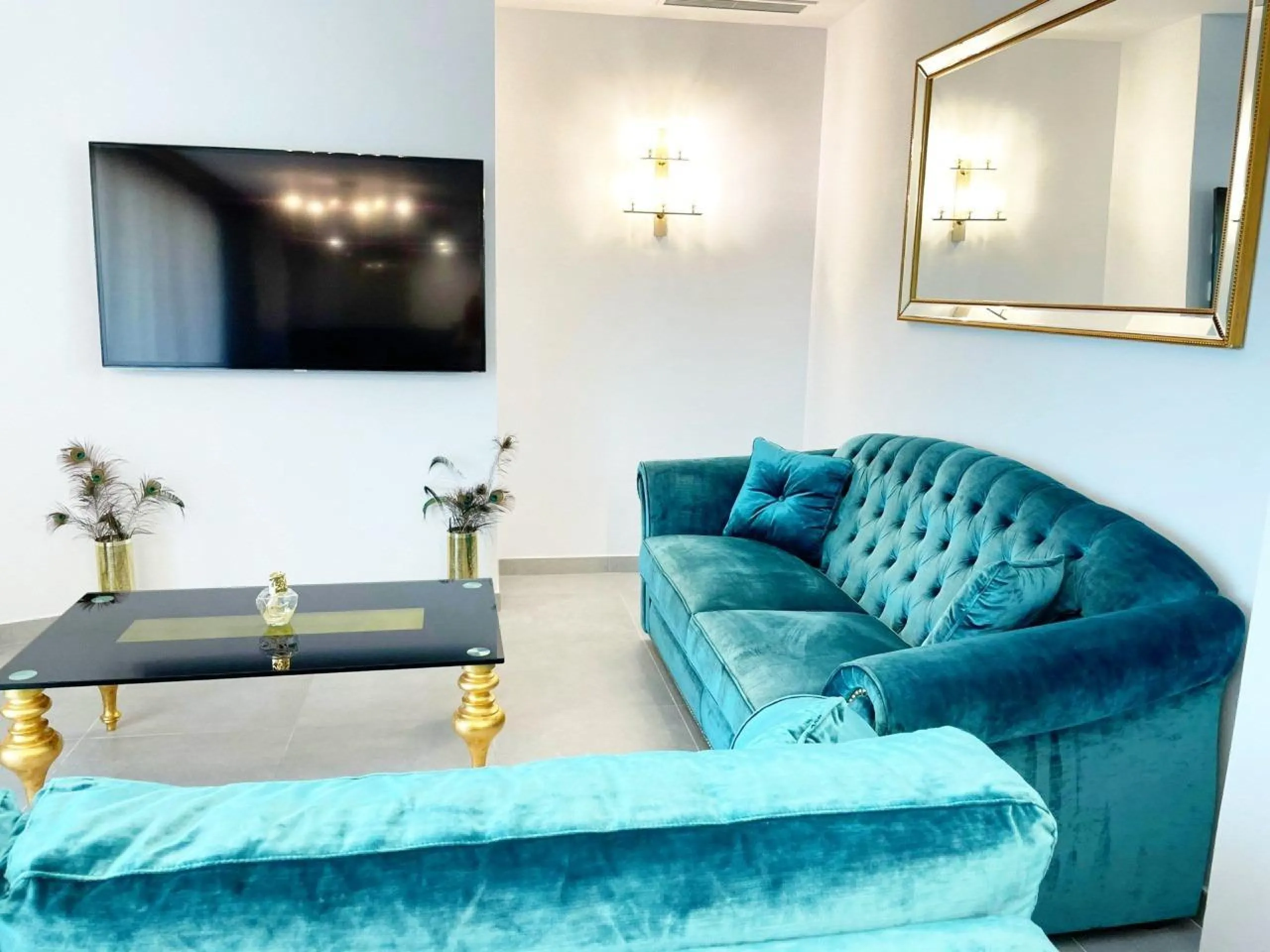 Modernos apartamentos nuevos en la orilla del mar Mediterráneo 🏖️