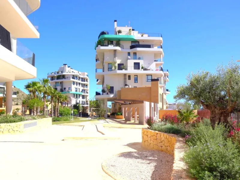 Modernos apartamentos nuevos en la orilla del mar Mediterráneo 🏖️