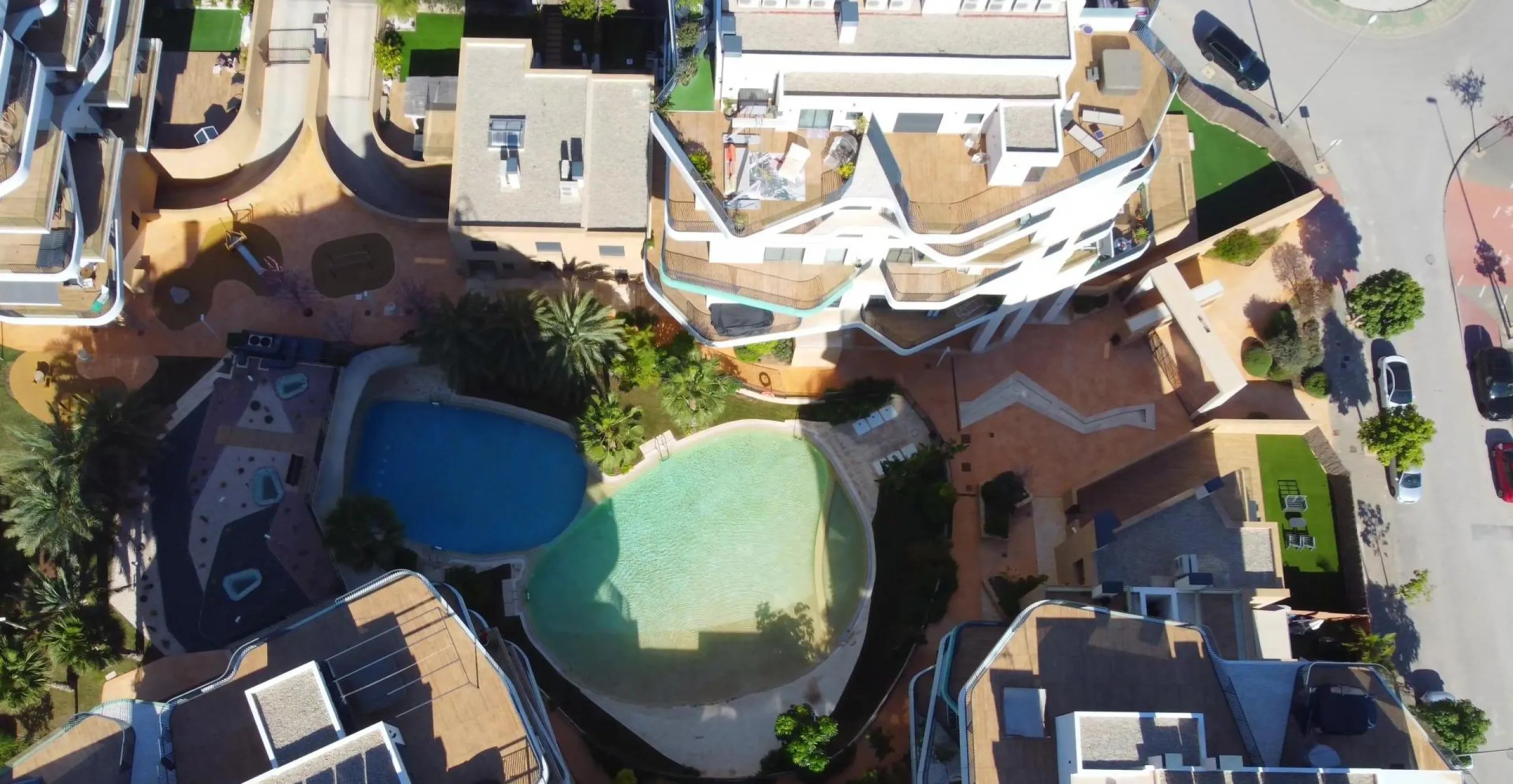 Modernos apartamentos nuevos en la orilla del mar Mediterráneo 🏖️