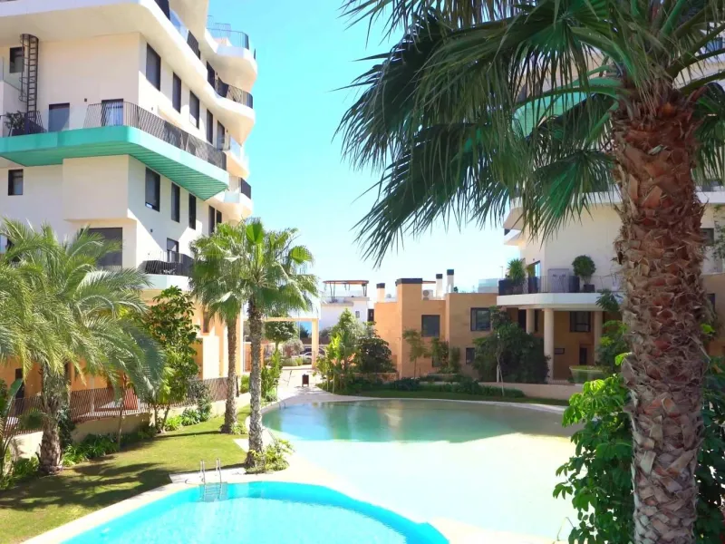 Modernos apartamentos nuevos en la orilla del mar Mediterráneo 🏖️