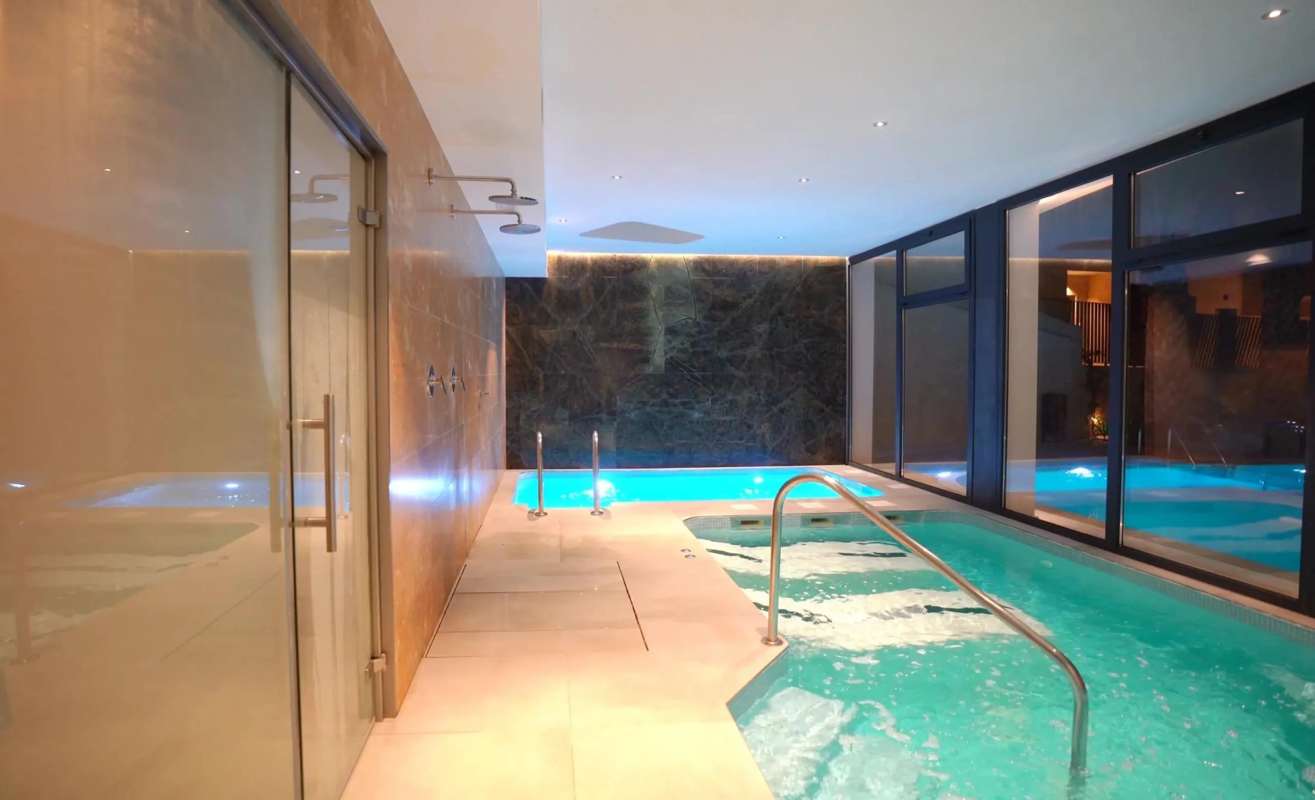 Modernos apartamentos nuevos en la orilla del mar Mediterráneo 🏖️