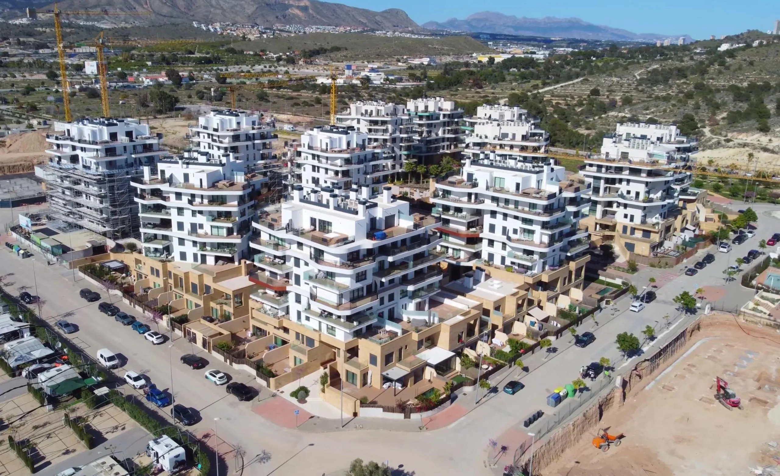 Modernos apartamentos nuevos en la orilla del mar Mediterráneo 🏖️