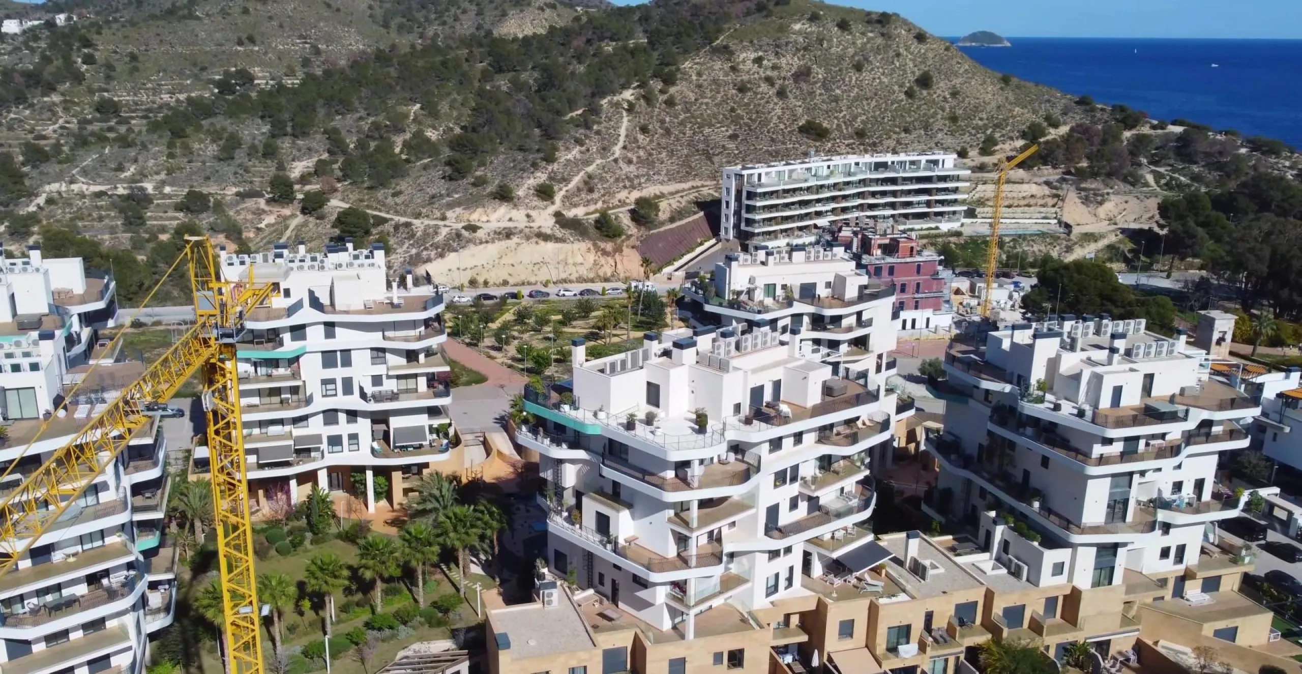 Modernos apartamentos nuevos en la orilla del mar Mediterráneo 🏖️
