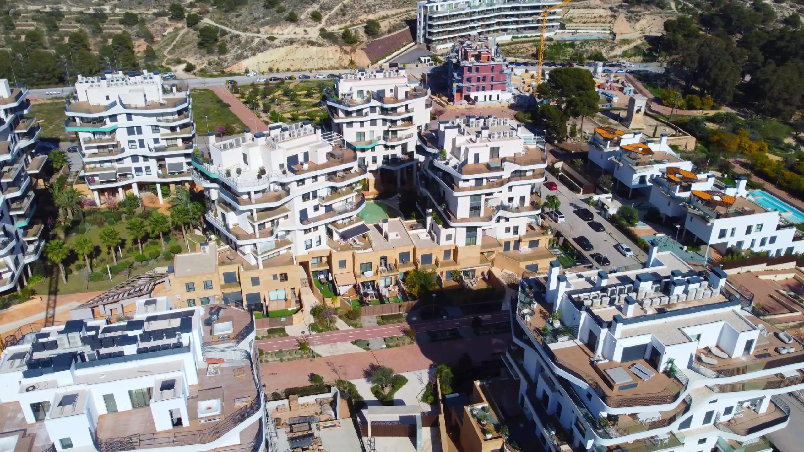 Modernos apartamentos nuevos en la orilla del mar Mediterráneo 🏖️