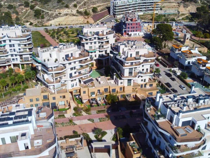 Modernos apartamentos nuevos en la orilla del mar Mediterráneo 🏖️