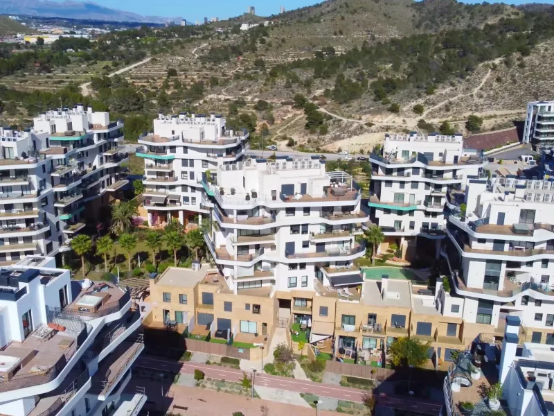 Modernos apartamentos nuevos en la orilla del mar Mediterráneo 🏖️