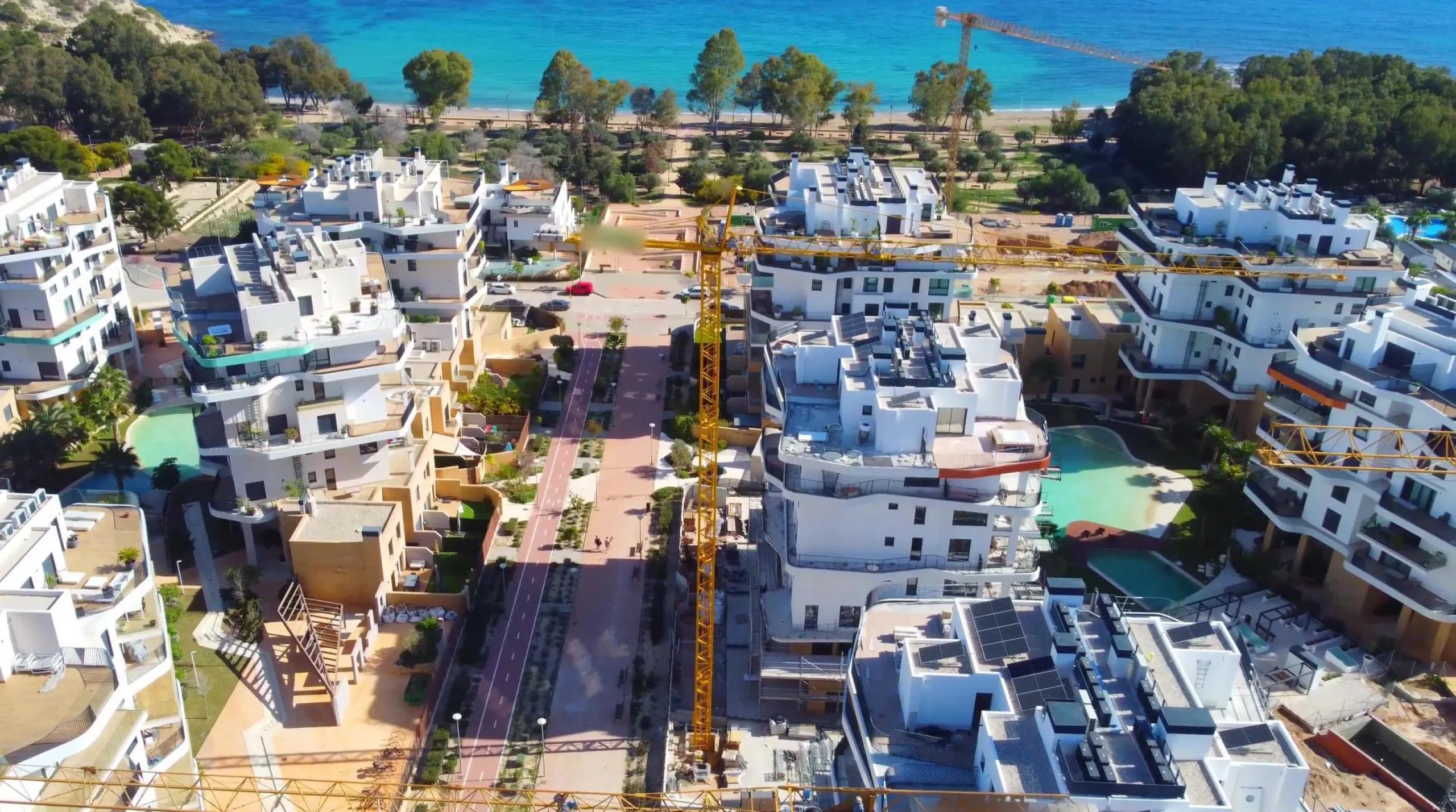 Modernos apartamentos nuevos en la orilla del mar Mediterráneo 🏖️