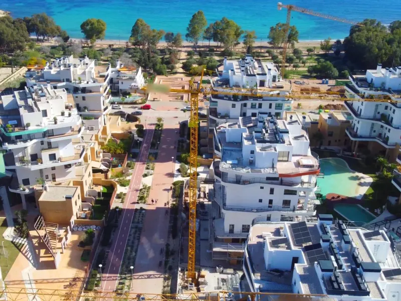 Modernos apartamentos nuevos en la orilla del mar Mediterráneo 🏖️