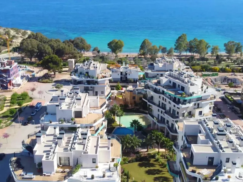 Modernos apartamentos nuevos en la orilla del mar Mediterráneo 🏖️