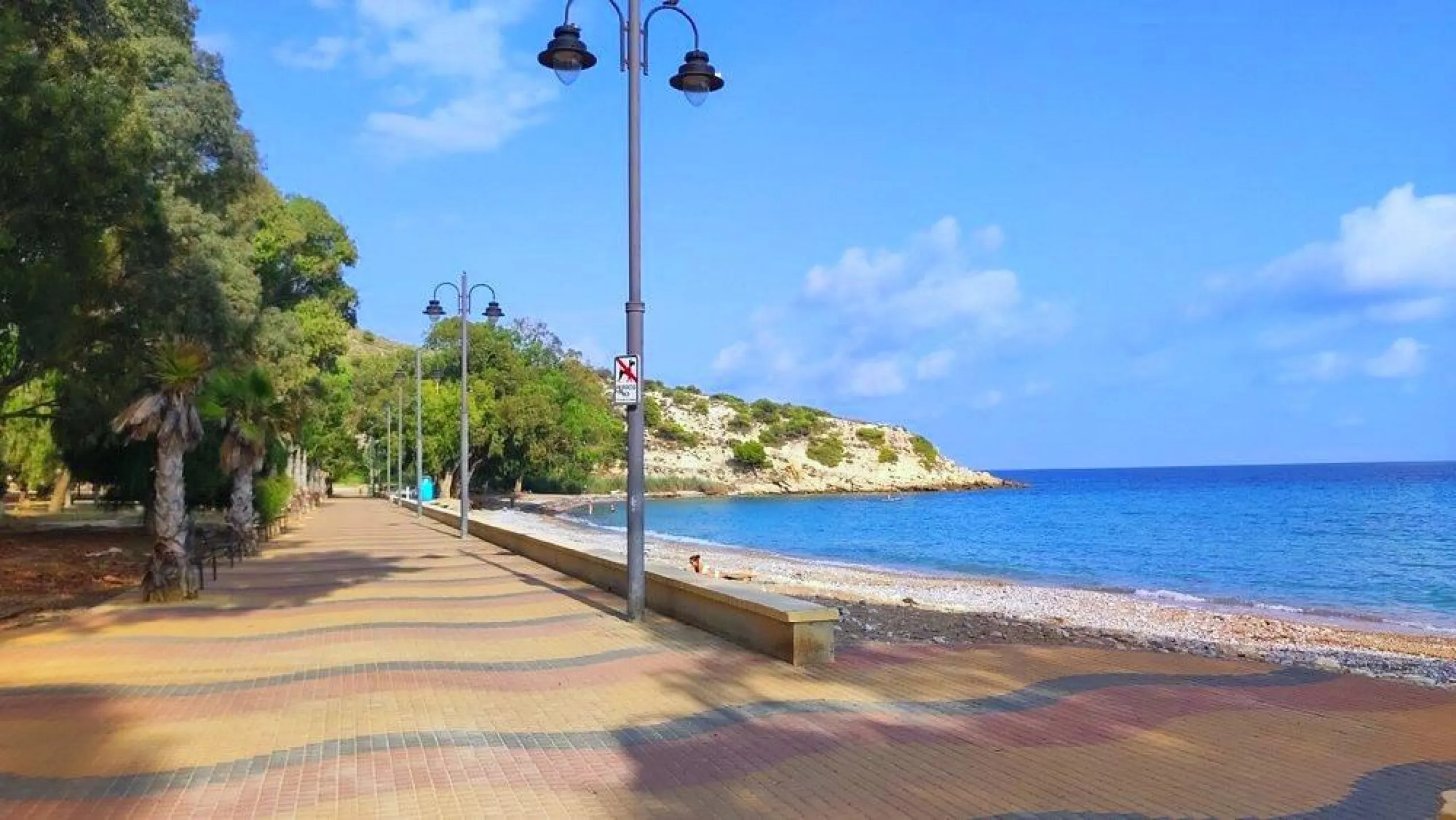 Modernos apartamentos nuevos en la orilla del mar Mediterráneo 🏖️