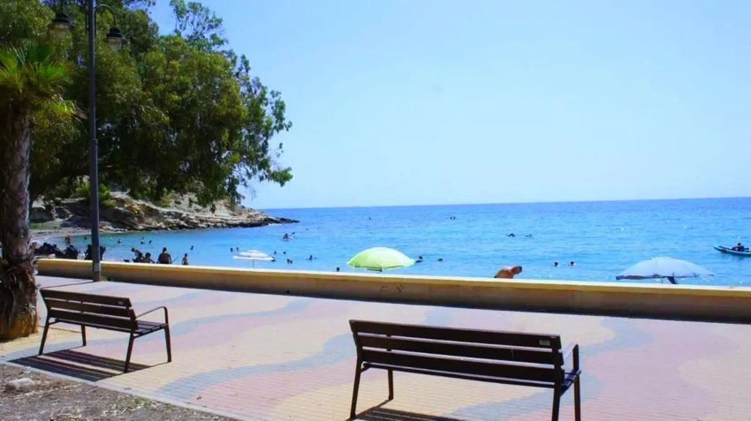 Modernos apartamentos nuevos en la orilla del mar Mediterráneo 🏖️