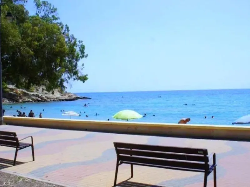 Modernos apartamentos nuevos en la orilla del mar Mediterráneo 🏖️