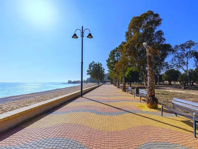 Modernos apartamentos nuevos en la orilla del mar Mediterráneo 🏖️