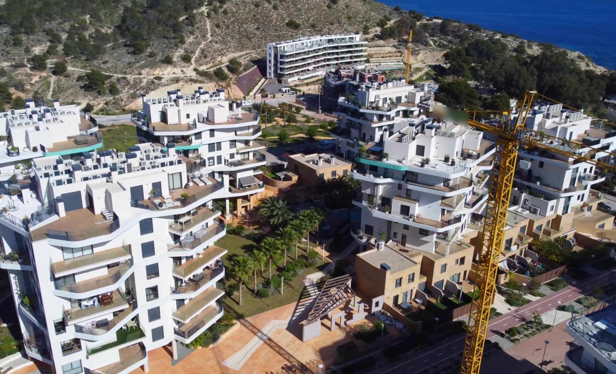 Modernos apartamentos nuevos en la orilla del mar Mediterráneo 🏖️