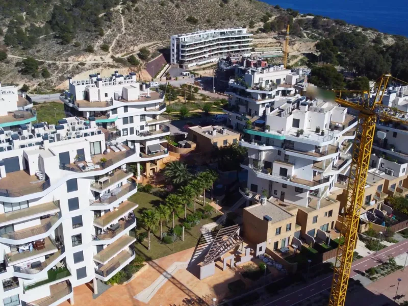 Modernos apartamentos nuevos en la orilla del mar Mediterráneo 🏖️