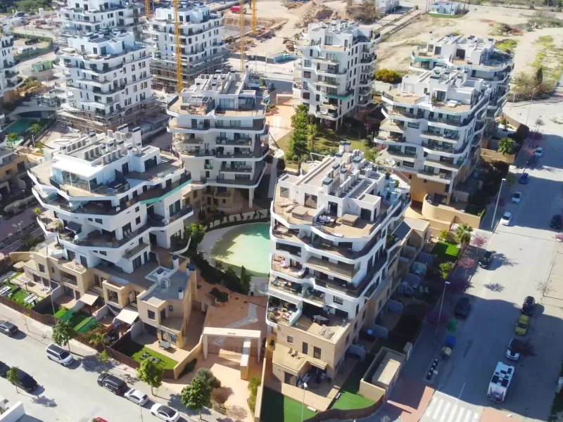 Modernos apartamentos nuevos en la orilla del mar Mediterráneo 🏖️