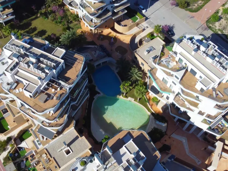Modernos apartamentos nuevos en la orilla del mar Mediterráneo 🏖️