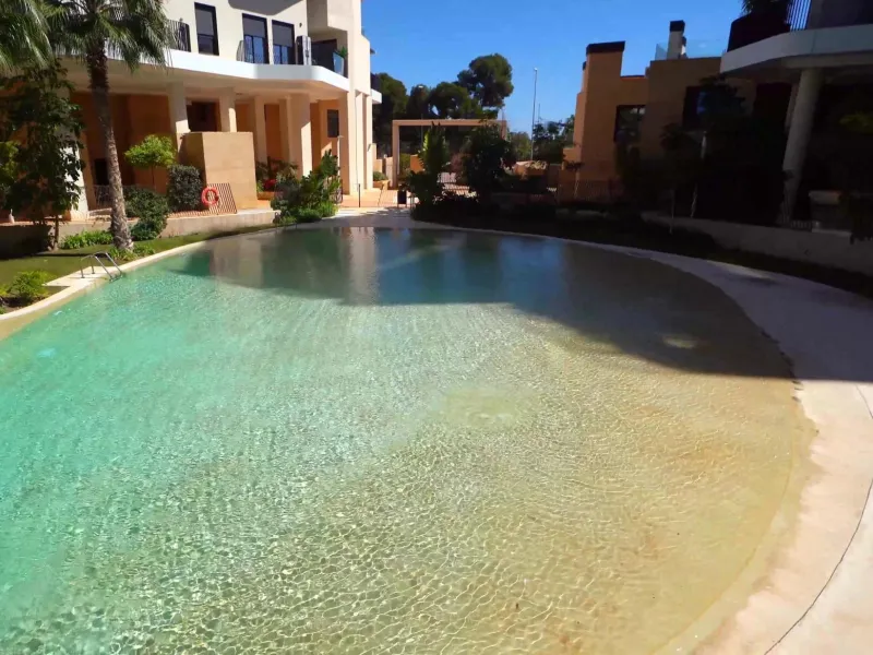 Modernos apartamentos nuevos en la orilla del mar Mediterráneo 🏖️