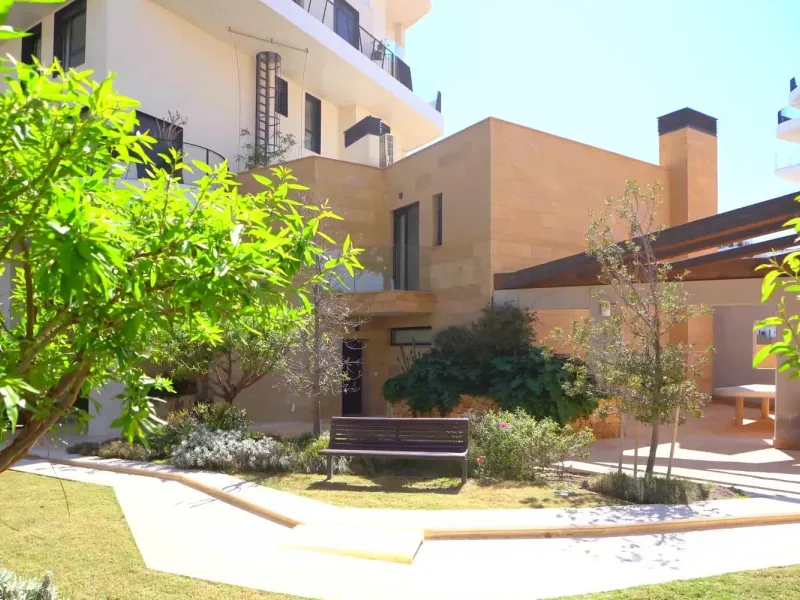 Modernos apartamentos nuevos en la orilla del mar Mediterráneo 🏖️