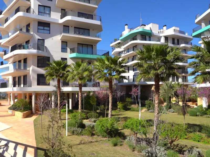 Modernos apartamentos nuevos en la orilla del mar Mediterráneo 🏖️