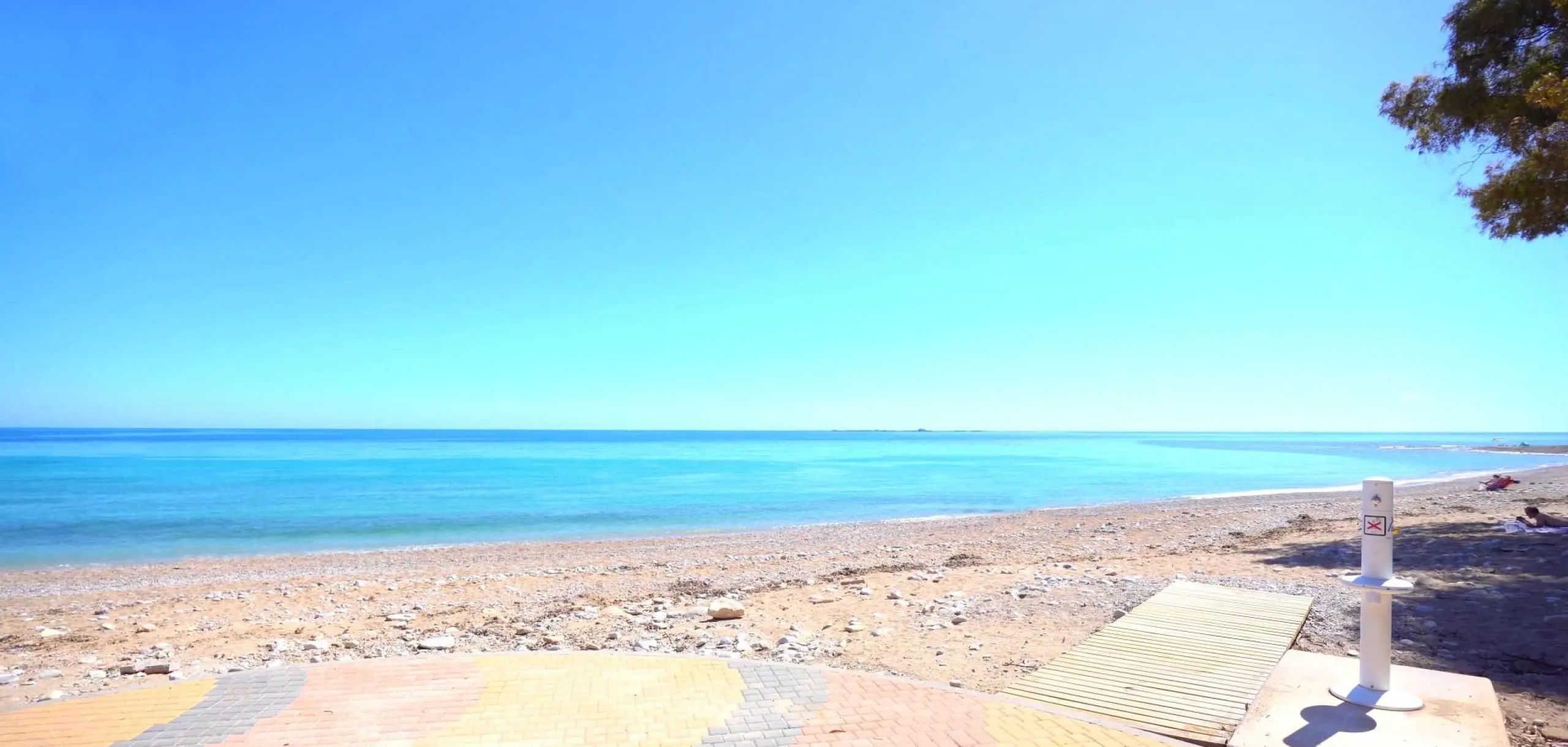 Modernos apartamentos nuevos en la orilla del mar Mediterráneo 🏖️