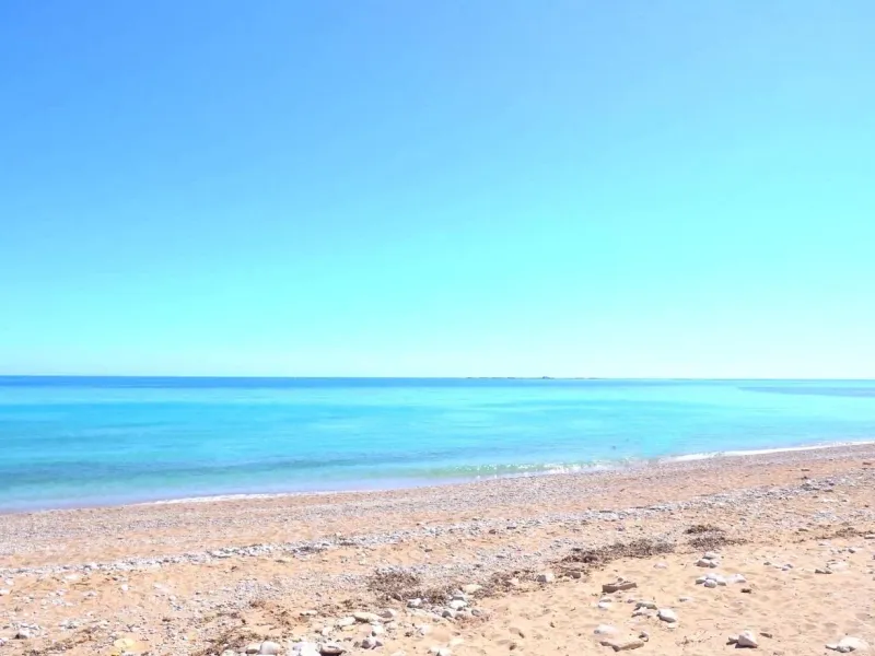 Modernos apartamentos nuevos en la orilla del mar Mediterráneo 🏖️