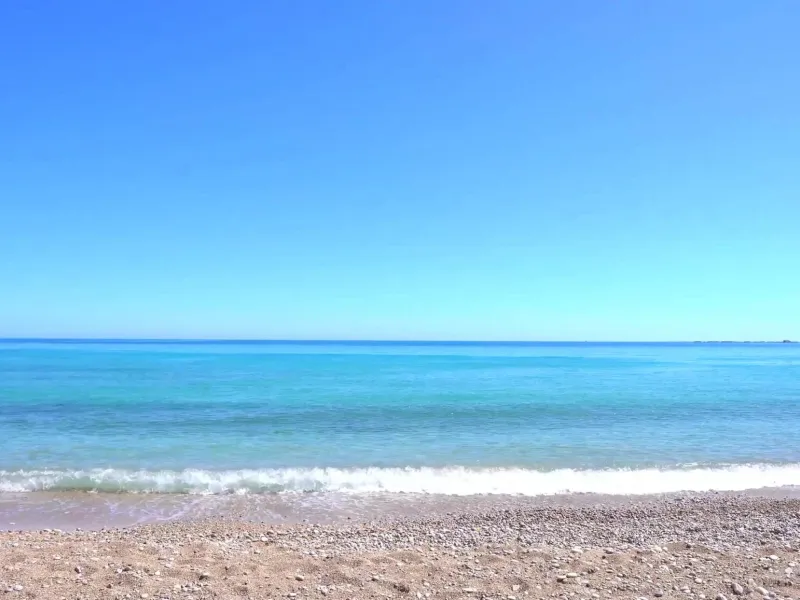 Modernos apartamentos nuevos en la orilla del mar Mediterráneo 🏖️