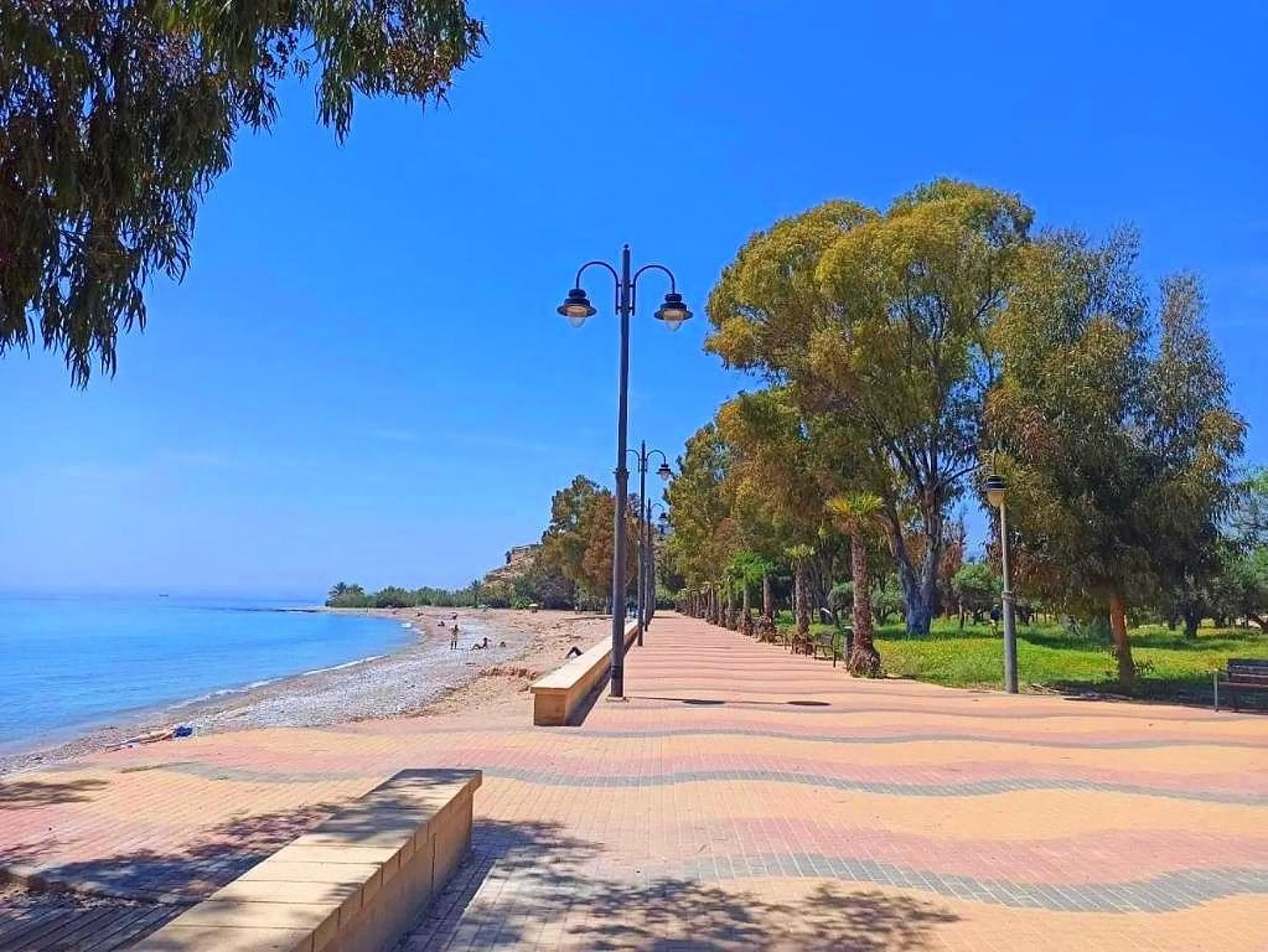 Modernos apartamentos nuevos en la orilla del mar Mediterráneo 🏖️