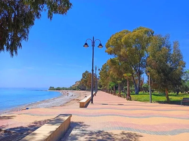 Modernos apartamentos nuevos en la orilla del mar Mediterráneo 🏖️