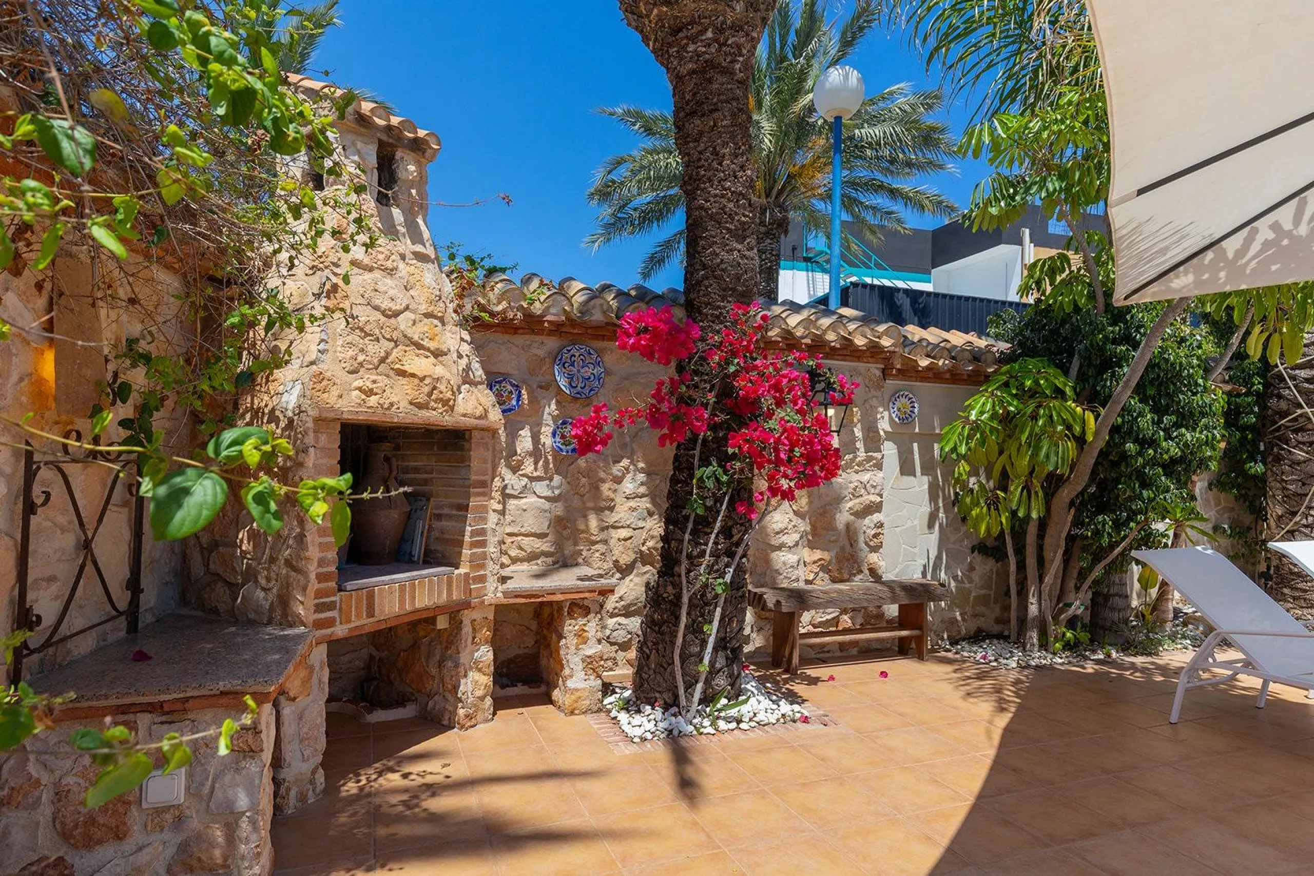 VILLA CON PISCINA PRIVADA EN PUNTA PRIMA CON PARCELA 540 M2. 4 DORM. 2 BAÑOS. 168 M2 DE CASA.