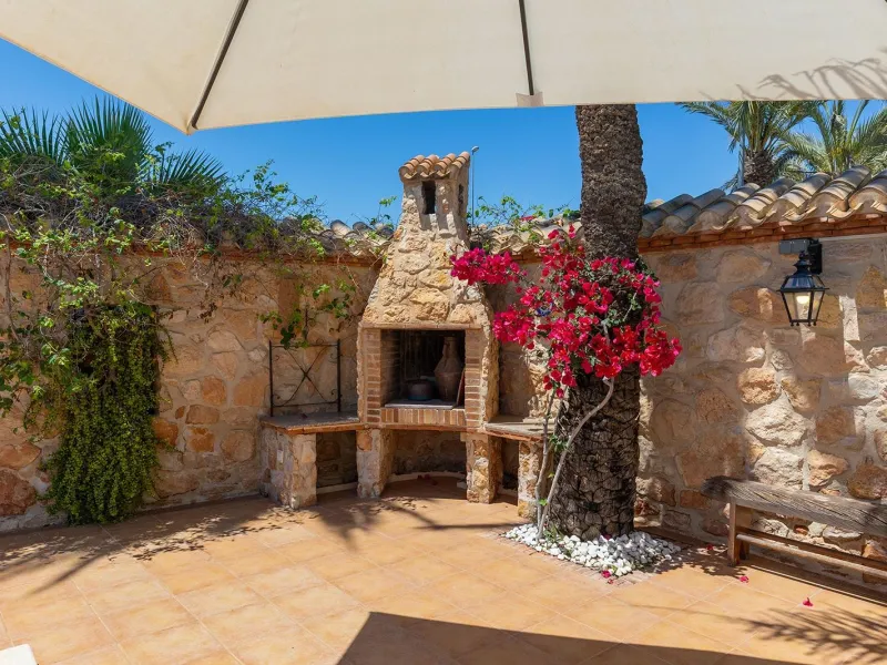 VILLA CON PISCINA PRIVADA EN PUNTA PRIMA CON PARCELA 540 M2. 4 DORM. 2 BAÑOS. 168 M2 DE CASA.