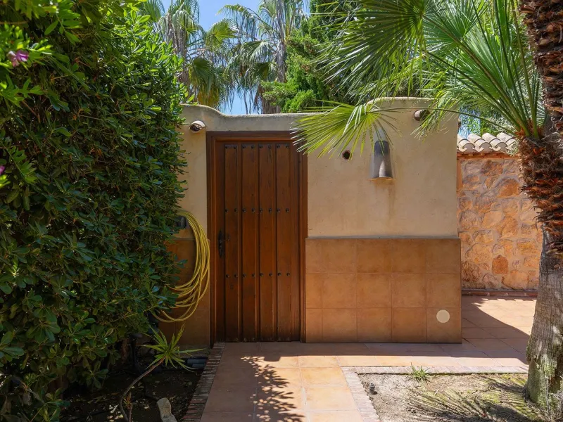 VILLA CON PISCINA PRIVADA EN PUNTA PRIMA CON PARCELA 540 M2. 4 DORM. 2 BAÑOS. 168 M2 DE CASA.