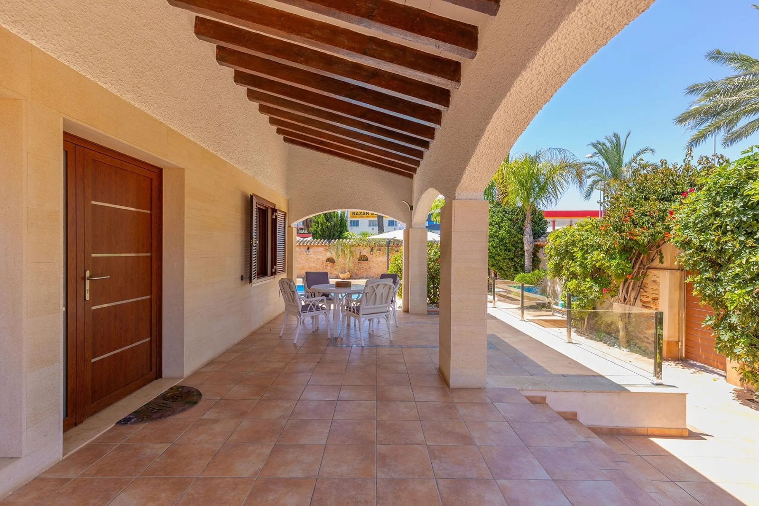 VILLA CON PISCINA PRIVADA EN PUNTA PRIMA CON PARCELA 540 M2. 4 DORM. 2 BAÑOS. 168 M2 DE CASA.