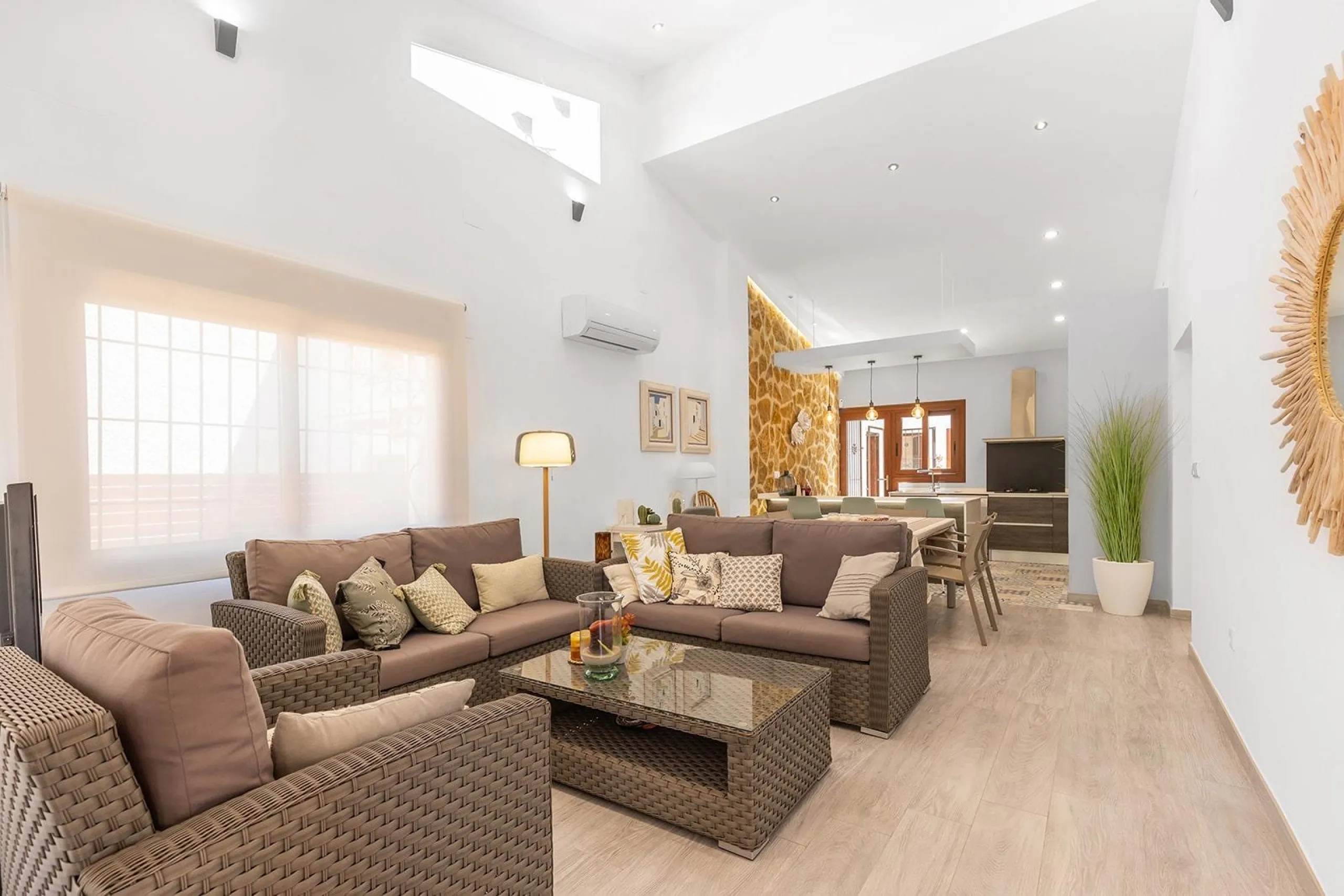 VILLA CON PISCINA PRIVADA EN PUNTA PRIMA CON PARCELA 540 M2. 4 DORM. 2 BAÑOS. 168 M2 DE CASA.