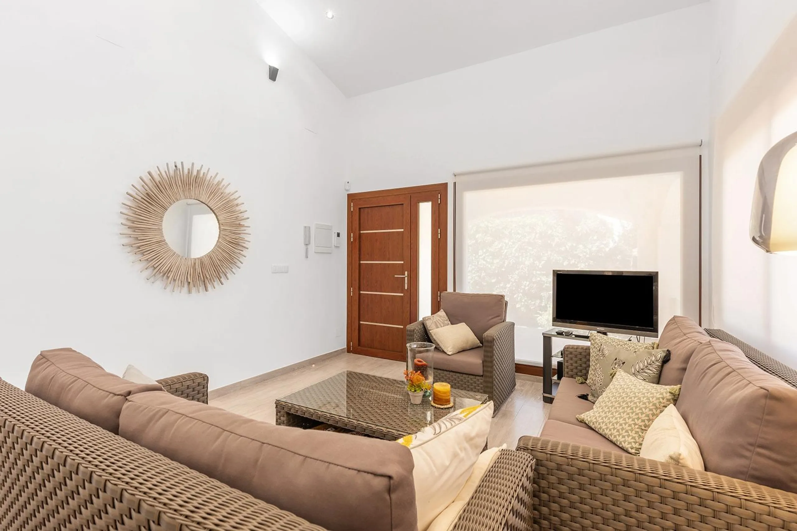 VILLA CON PISCINA PRIVADA EN PUNTA PRIMA CON PARCELA 540 M2. 4 DORM. 2 BAÑOS. 168 M2 DE CASA.