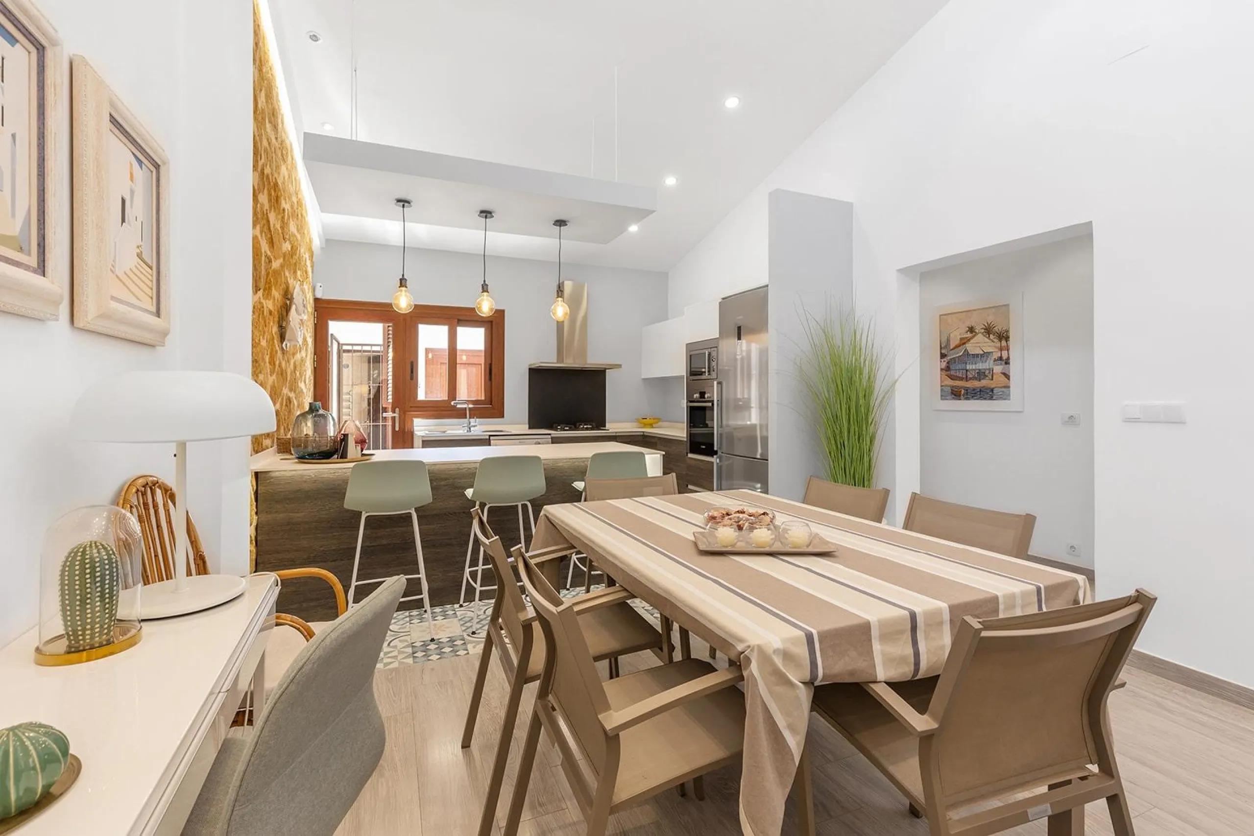 VILLA CON PISCINA PRIVADA EN PUNTA PRIMA CON PARCELA 540 M2. 4 DORM. 2 BAÑOS. 168 M2 DE CASA.