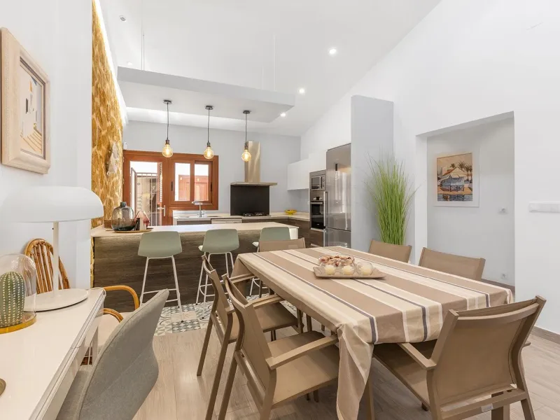 VILLA CON PISCINA PRIVADA EN PUNTA PRIMA CON PARCELA 540 M2. 4 DORM. 2 BAÑOS. 168 M2 DE CASA.