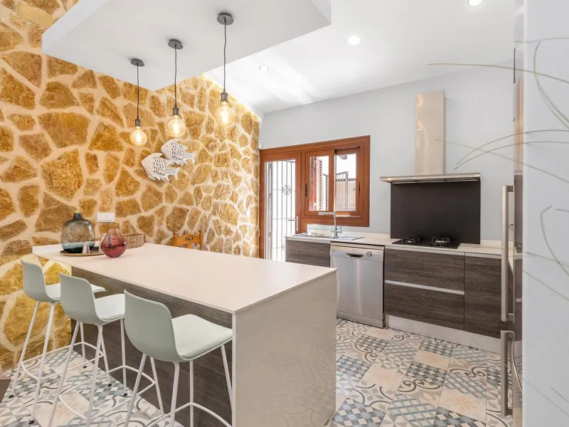 VILLA CON PISCINA PRIVADA EN PUNTA PRIMA CON PARCELA 540 M2. 4 DORM. 2 BAÑOS. 168 M2 DE CASA.